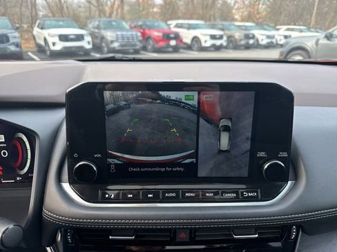 Used 2021 Nissan Rogue Platinum image 17