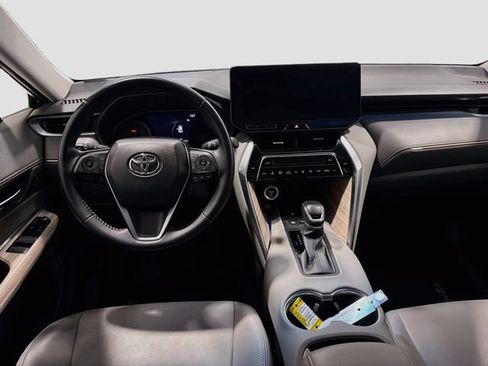 Used 2024 Toyota Venza XLE AWD/4WD image 19