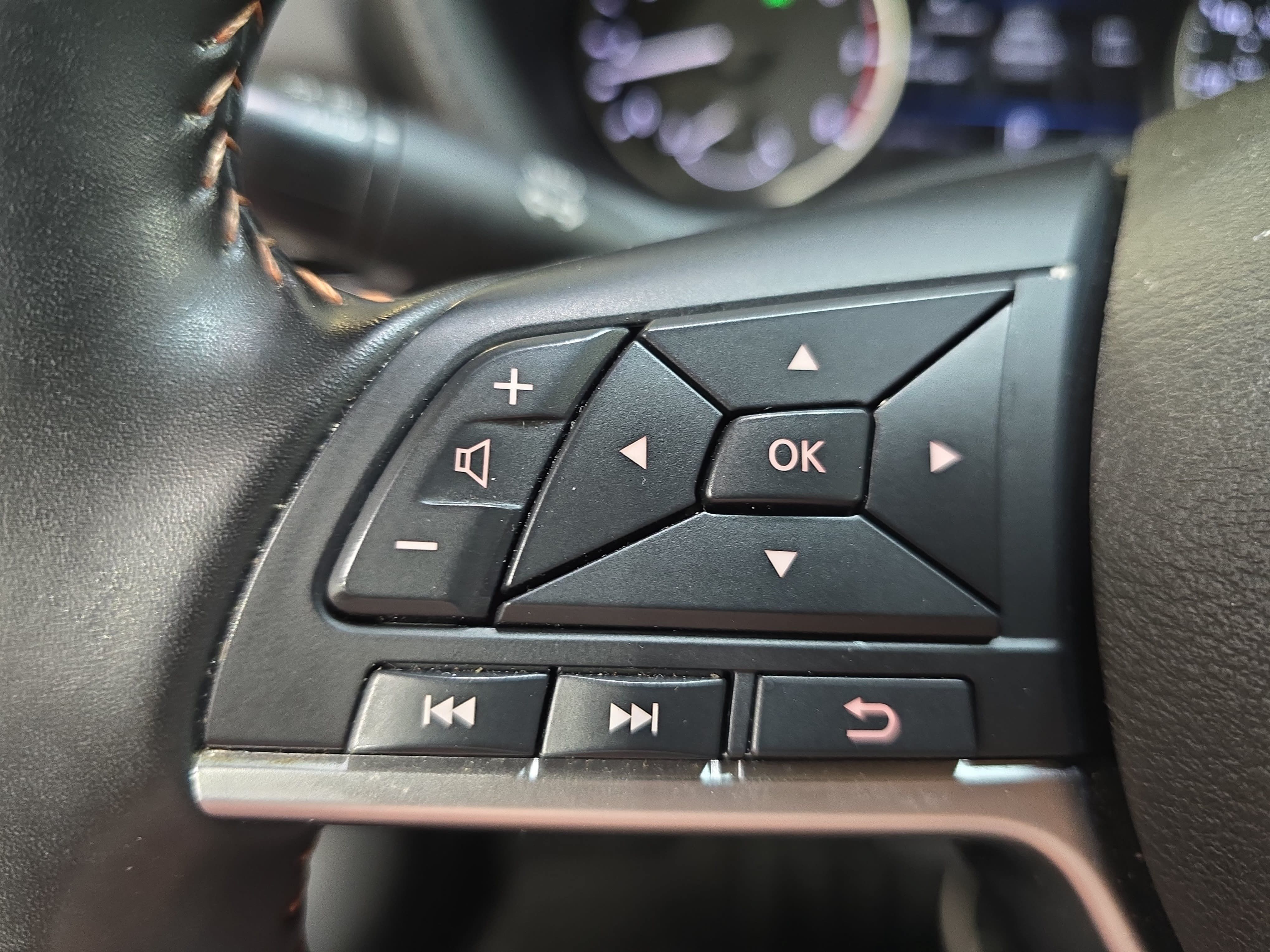 Used 2025 Nissan Sentra SR FWD image 14