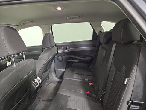 Certified 2025 Kia Sorento LX image 15