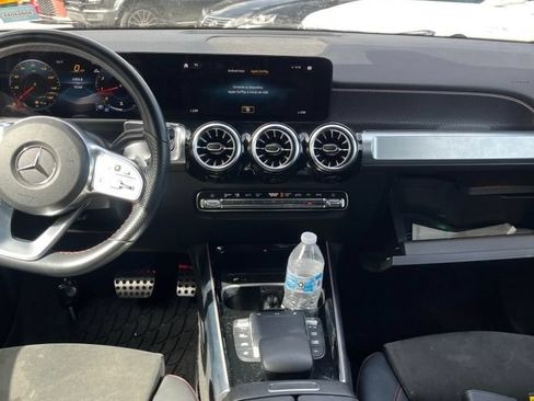 Used 2023 Mercedes-Benz GLB 250 image 4