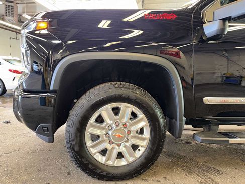 Used 2025 Chevrolet Silverado 2500 High Country w/ High Country Premium Package AWD/4WD image 8