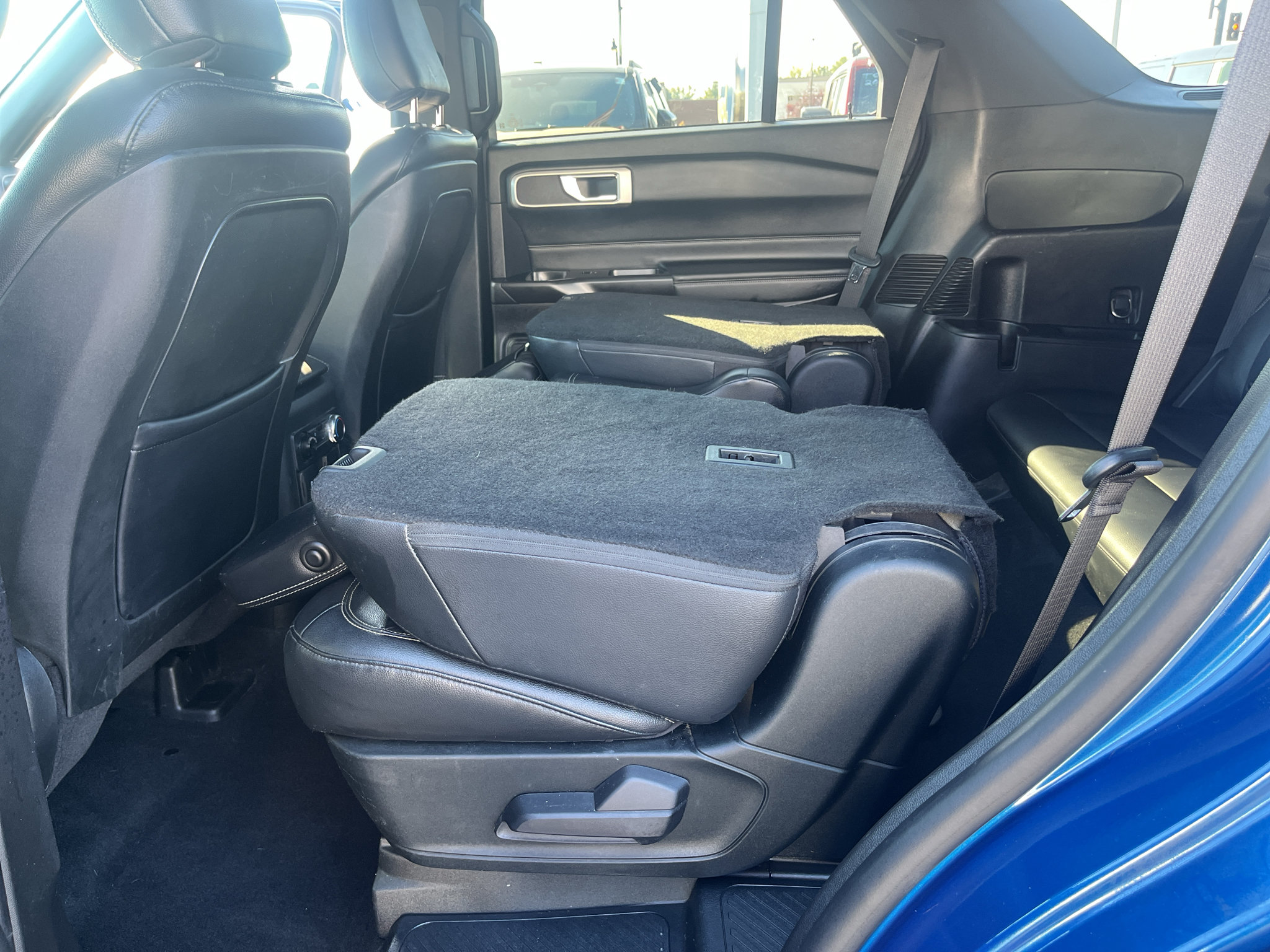 Used 2020 Ford Explorer XLT w/ Equipment Group 202A RWD image 27
