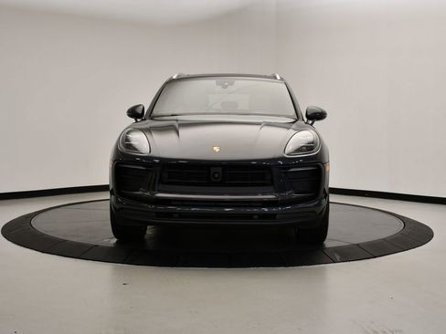 Certified 2025 Porsche Macan image 10