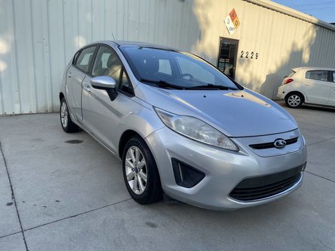 Used 2011 Ford Fiesta SE w/ 202A Rapid Spec Order Code image 1
