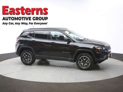 Used 2025 Jeep Compass Trailhawk AWD/4WD image 48