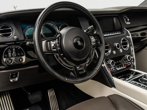 Used 2022 Rolls-Royce Cullinan image 13