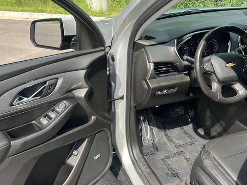 Used 2019 Chevrolet Traverse LT w/ LT Premium Package AWD/4WD image 16