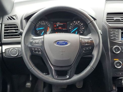 Used 2018 Ford Explorer XLT image 27