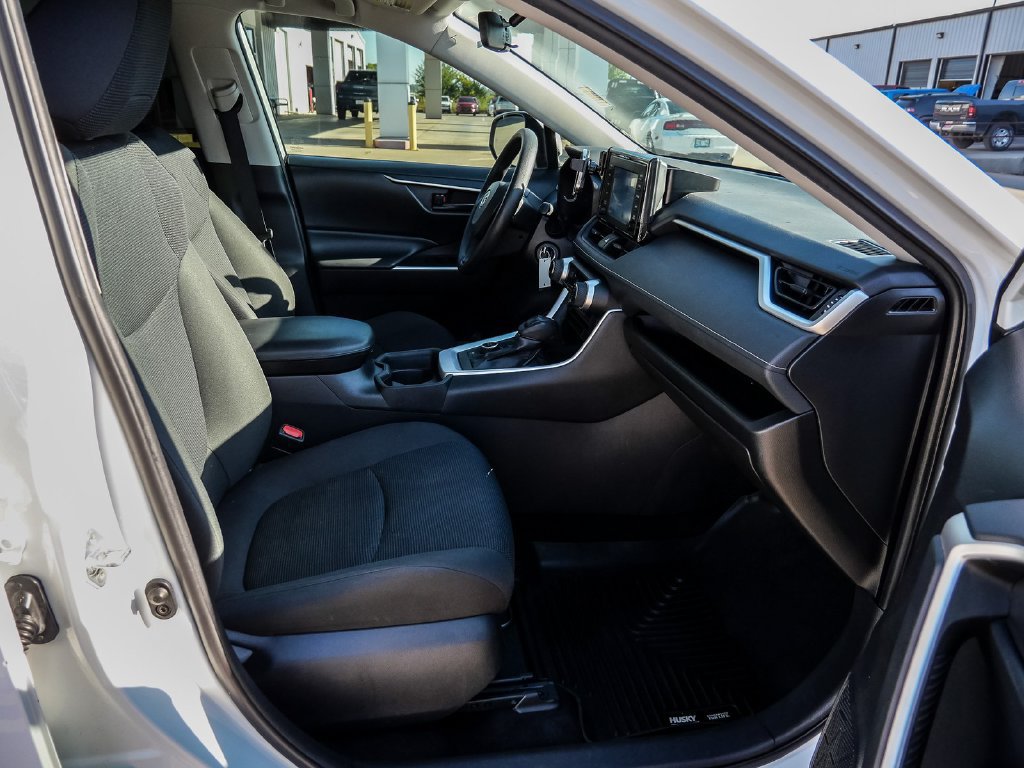 Used 2019 Toyota RAV4 LE AWD/4WD image 15