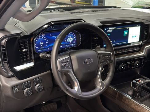 Used 2025 Chevrolet Silverado 1500 RST w/ Redline Edition AWD/4WD image 18