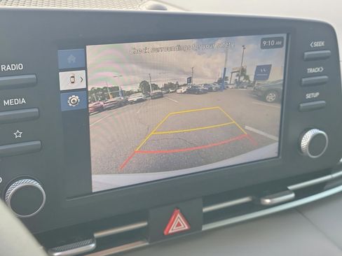 Used 2025 Hyundai Elantra Blue image 11