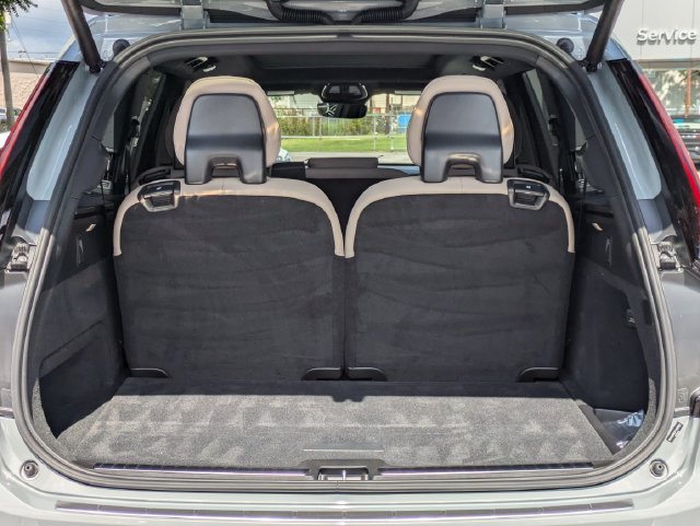 New 2026 Volvo XC90 T8 Plus w/ Protection Package Premier AWD/4WD image 13