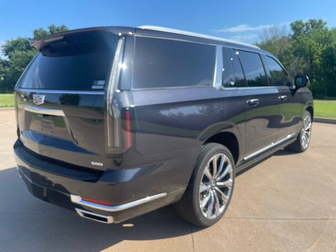 Used 2025 Cadillac Escalade ESV Premium Luxury w/ Touring Package AWD/4WD image 5