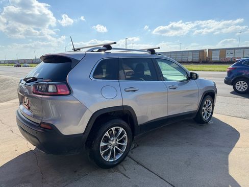 Used 2019 Jeep Cherokee Latitude Plus w/ Comfort/Convenience Group FWD image 20