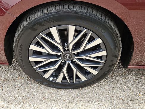 Used 2025 Nissan Altima 2.5 SV FWD image 12