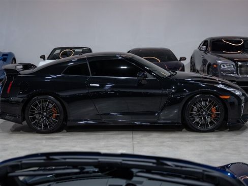 Used 2021 Nissan GT-R Premium AWD/4WD image 7