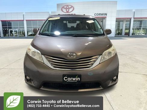 Used 2015 Toyota Sienna XLE image 3