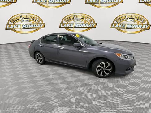 Used 2017 Honda Accord EX image 4