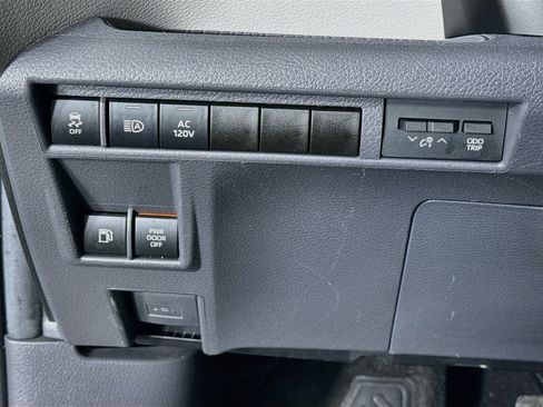 Certified 2024 Toyota Sienna XLE w/ XLE Plus Package AWD/4WD image 10
