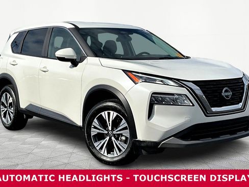 Used 2023 Nissan Rogue SV image 3