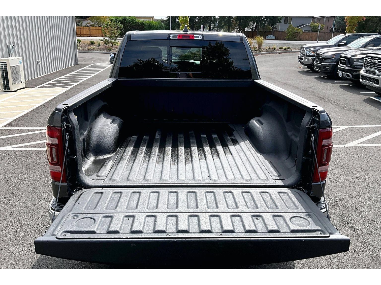 Used 2020 RAM 1500 Laramie AWD/4WD image 34