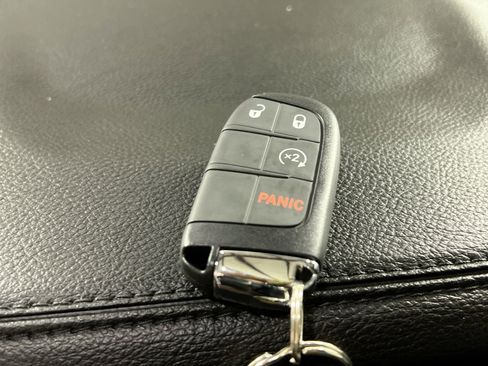 Used 2022 Jeep Compass Limited image 28