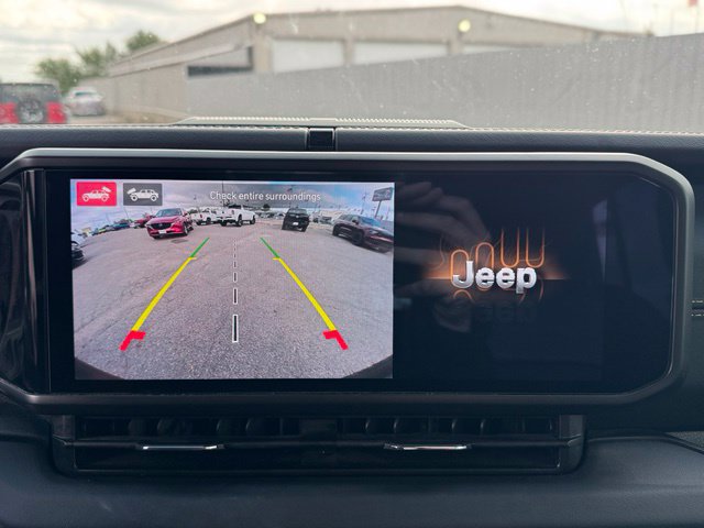 Used 2024 Jeep Wrangler Unlimited Sahara w/ Technology Group AWD/4WD image 15