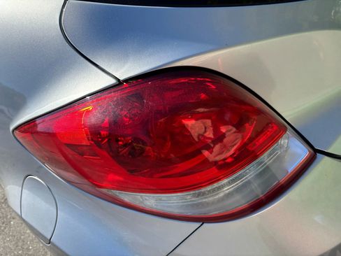 Used 2015 Hyundai Veloster image 12