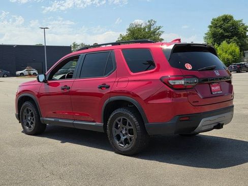 Used 2025 Honda Pilot TrailSport image 3