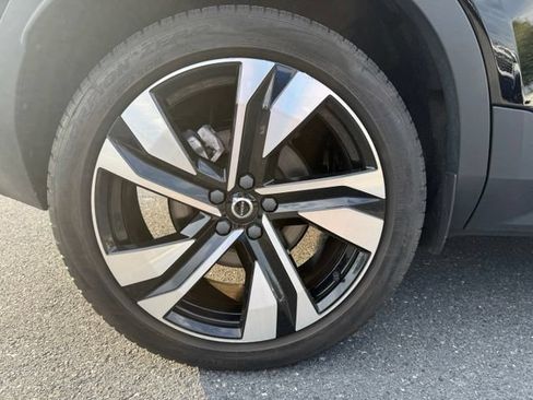 Used 2023 Volvo XC40 B5 Plus w/ Climate Package AWD/4WD image 26