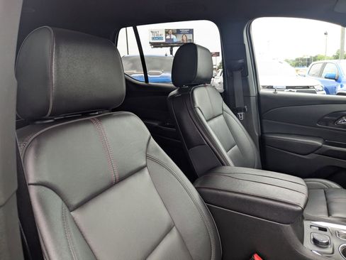 Used 2023 Chevrolet Traverse RS FWD image 30