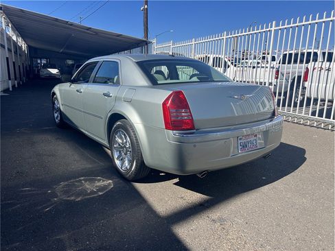 Used 2006 Chrysler 300 C w/ Protection Group II image 5