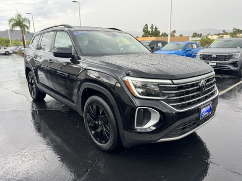 Certified 2024 Volkswagen Atlas SE FWD image 2