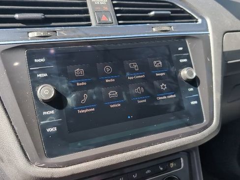 Used 2019 Volkswagen Tiguan SE image 14