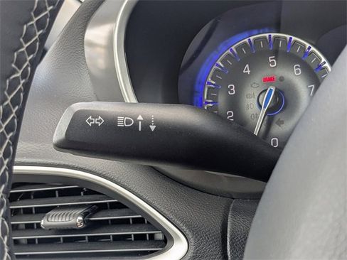 Used 2025 Chrysler Pacifica Select image 31