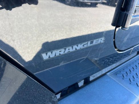 Used 2014 Jeep Wrangler Unlimited Sahara AWD/4WD image 31