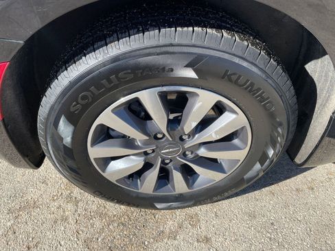 Used 2023 Chrysler Pacifica Touring-L image 33