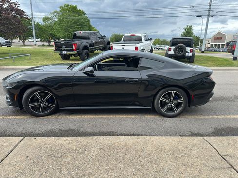Used 2025 Ford Mustang Coupe RWD image 7