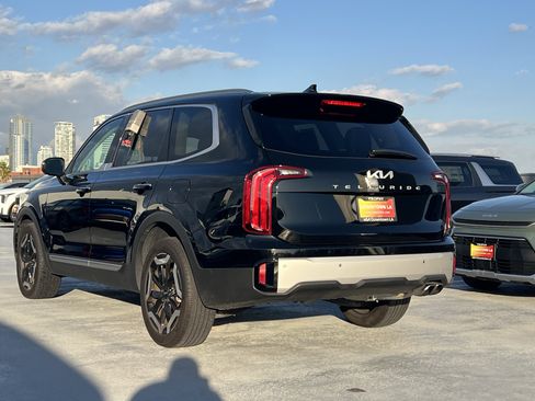 Certified 2023 Kia Telluride S image 4