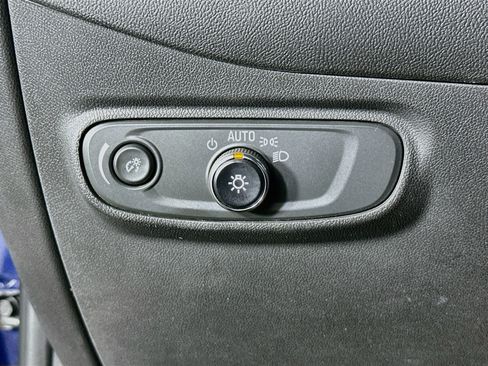 Used 2023 Chevrolet Equinox LT FWD image 17