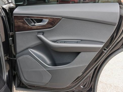 Used 2021 Audi Q8 Premium w/ Convenience Package image 18