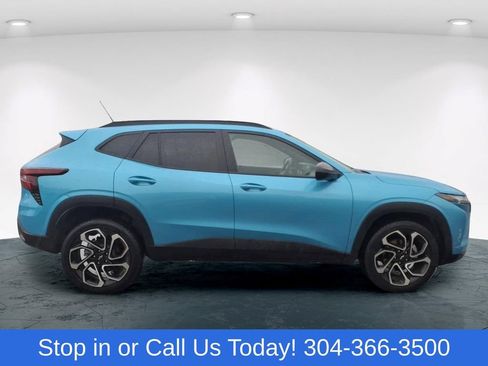 Used 2025 Chevrolet Trax RS FWD image 4