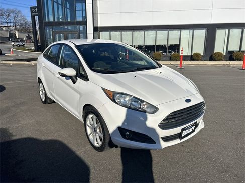 Used 2016 Ford Fiesta SE w/ Equipment Group 201A image 2
