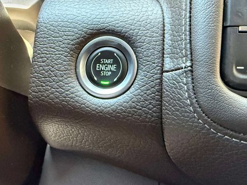 Used 2021 GMC Yukon Denali w/ Denali Premium Package AWD/4WD image 28