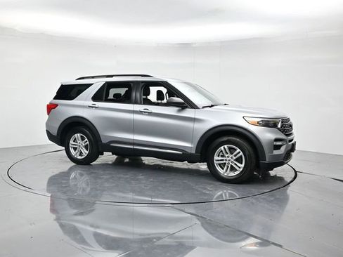 Certified 2023 Ford Explorer XLT w/ Equipment Group 202A image 3