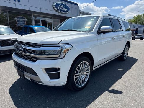 Used 2024 Ford Expedition Max Platinum AWD/4WD image 2