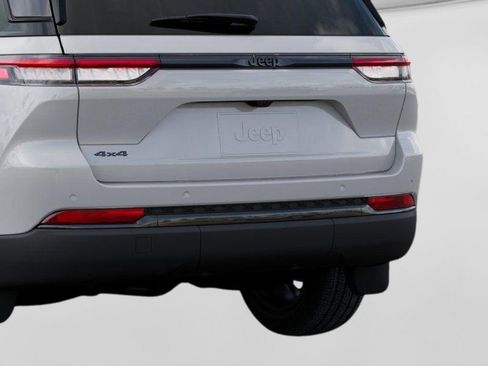 New 2025 Jeep Grand Cherokee Limited w/ MOPAR Finishing Package AWD/4WD image 13