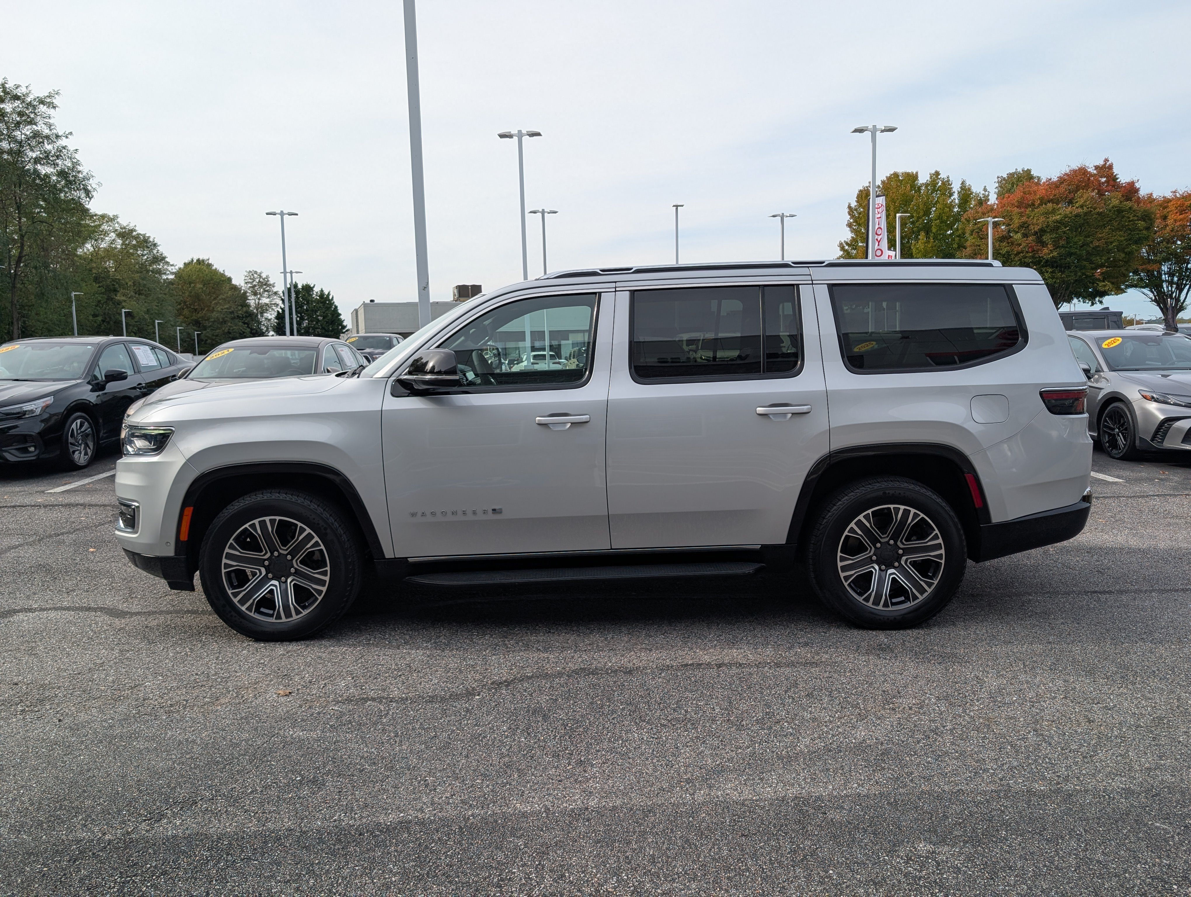 Used 2024 Jeep Wagoneer Series II AWD/4WD image 6
