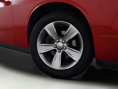 Used 2016 Dodge Challenger SXT image 32